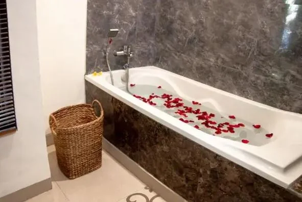 Stylish 2-Bedroom Villa in Canggu – Walk to Café del Mar & the Beach — image 9
