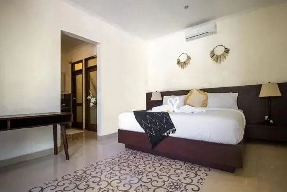 Stylish 2-Bedroom Villa in Canggu – Walk to Café del Mar & the Beach — image 8