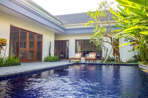 Stylish 2-Bedroom Villa in Canggu – Walk to Café del Mar & the Beach — image 5