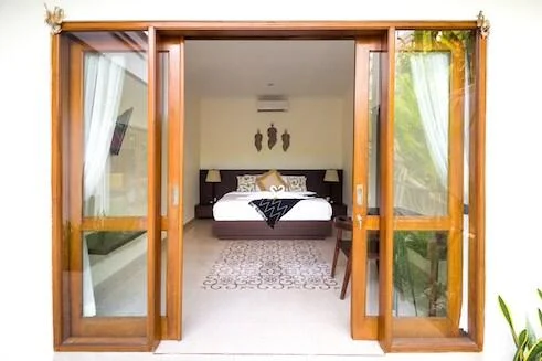 Stylish 2-Bedroom Villa in Canggu – Walk to Café del Mar & the Beach — image 4