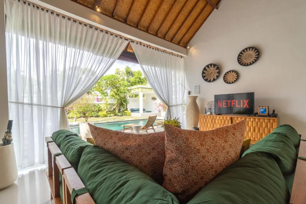 Modern 3-Bedroom Villa in Central Seminyak – Walk to Everything — image 5