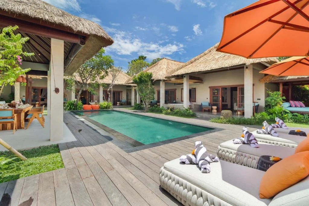 Stylish 5-Bedroom Private Villa in Seminyak – Walk to Beach & Shops