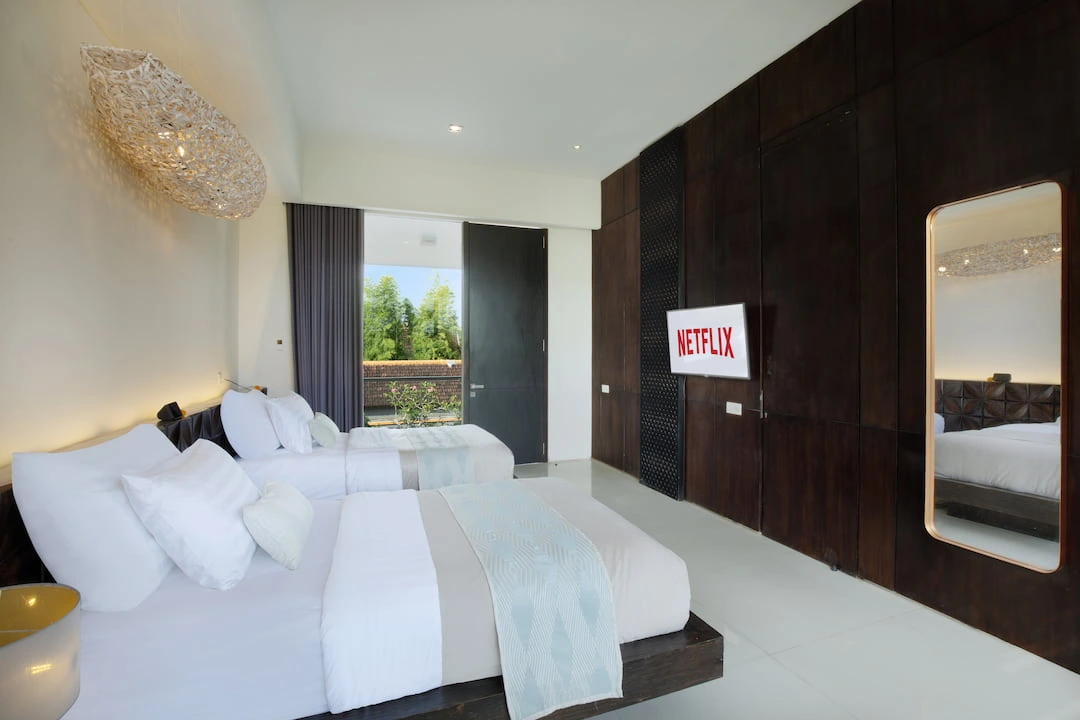 Seminyak Suite Twin with Shared Pool – Stylish Stay Between Seminyak & Canggu