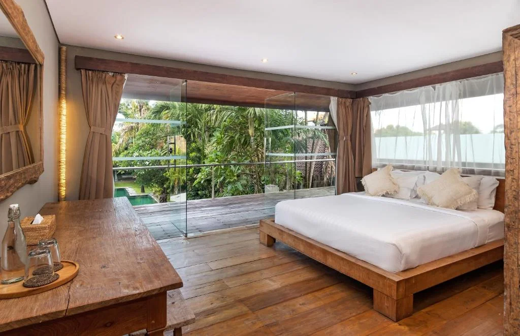 Villa Seminyak BVI42494: Luxurious 7-Bedroom Villa with Pool and Traditional Balinese Charm in the Heart of Seminyak — image 13