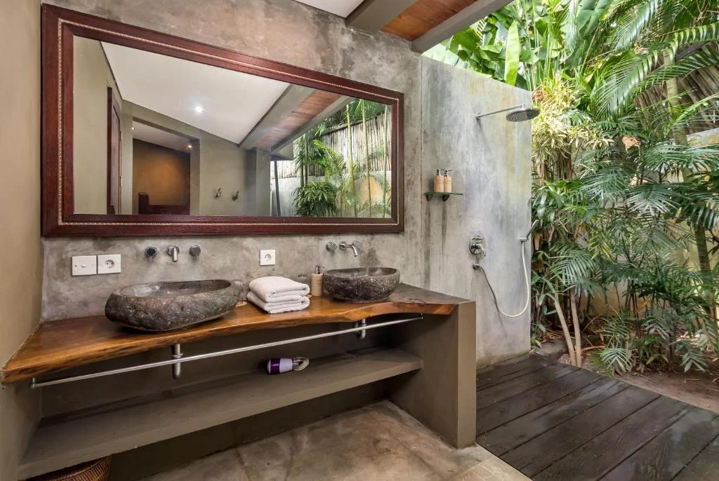 Villa Seminyak BVI42494: Luxurious 7-Bedroom Villa with Pool and Traditional Balinese Charm in the Heart of Seminyak — image 17