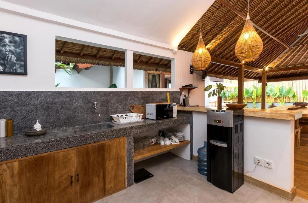 Tropical Charm in the Heart of Seminyak – 3BR Private Villa, Steps from the Beach — image 8