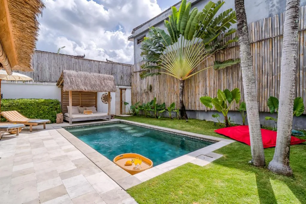 Tropical Charm in the Heart of Seminyak – 3BR Private Villa, Steps from the Beach — image 5