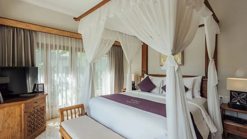 Relaxed Luxury – 3-Bedroom Private Pool Villa Near Bali’s Black Sand Beach — image 4