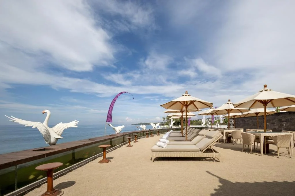 Spacious 4-Bedroom Private Villa – Tropical Oasis Steps from the Surf Beach — image 15