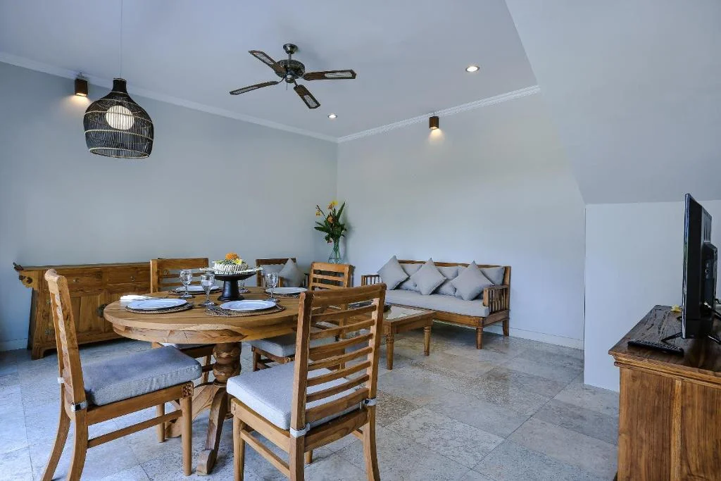 Spacious 4-Bedroom Private Villa – Tropical Oasis Steps from the Surf Beach — image 14