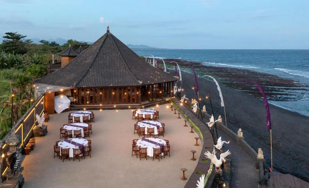 Spacious 4-Bedroom Private Villa – Tropical Oasis Steps from the Surf Beach — image 7
