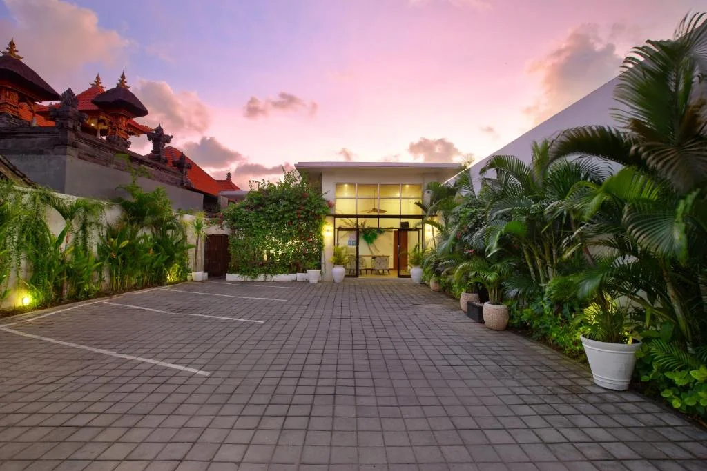 Stylish 2-Bedroom Private Villa with Pool & Garden Views, 12 Minutes Walk to Seminyak Beach — image 19