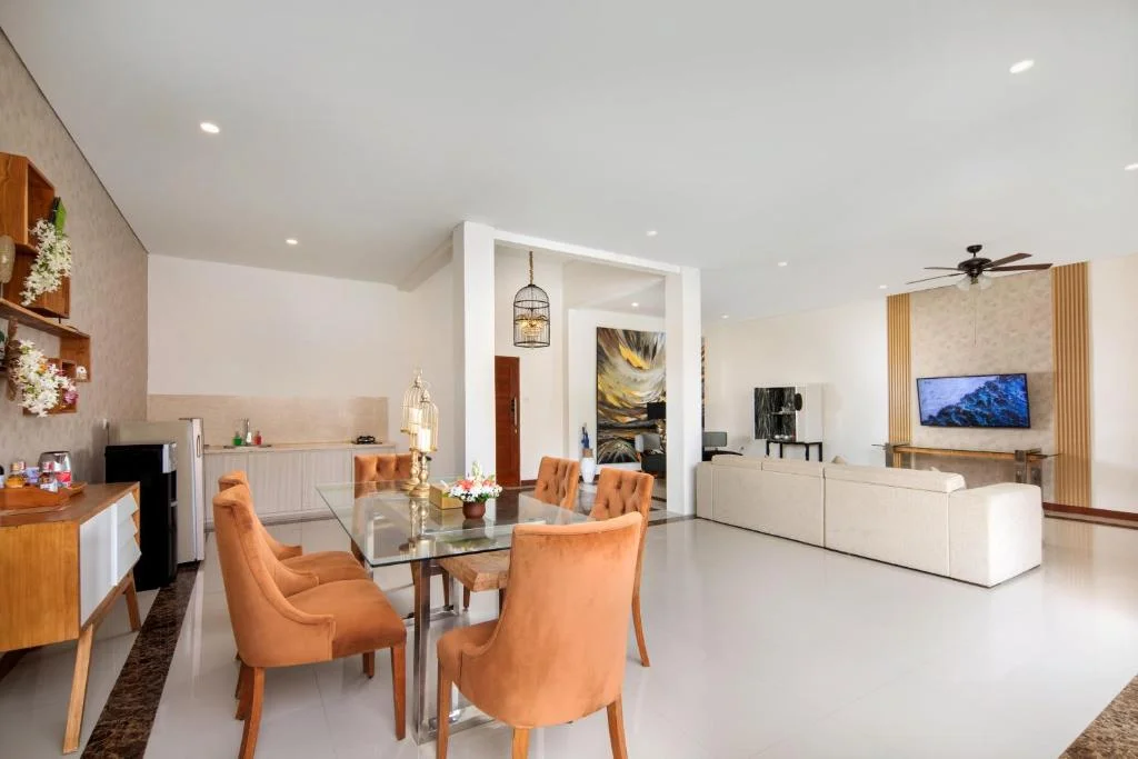 Stylish 2-Bedroom Private Villa with Pool & Garden Views, 12 Minutes Walk to Seminyak Beach — image 11