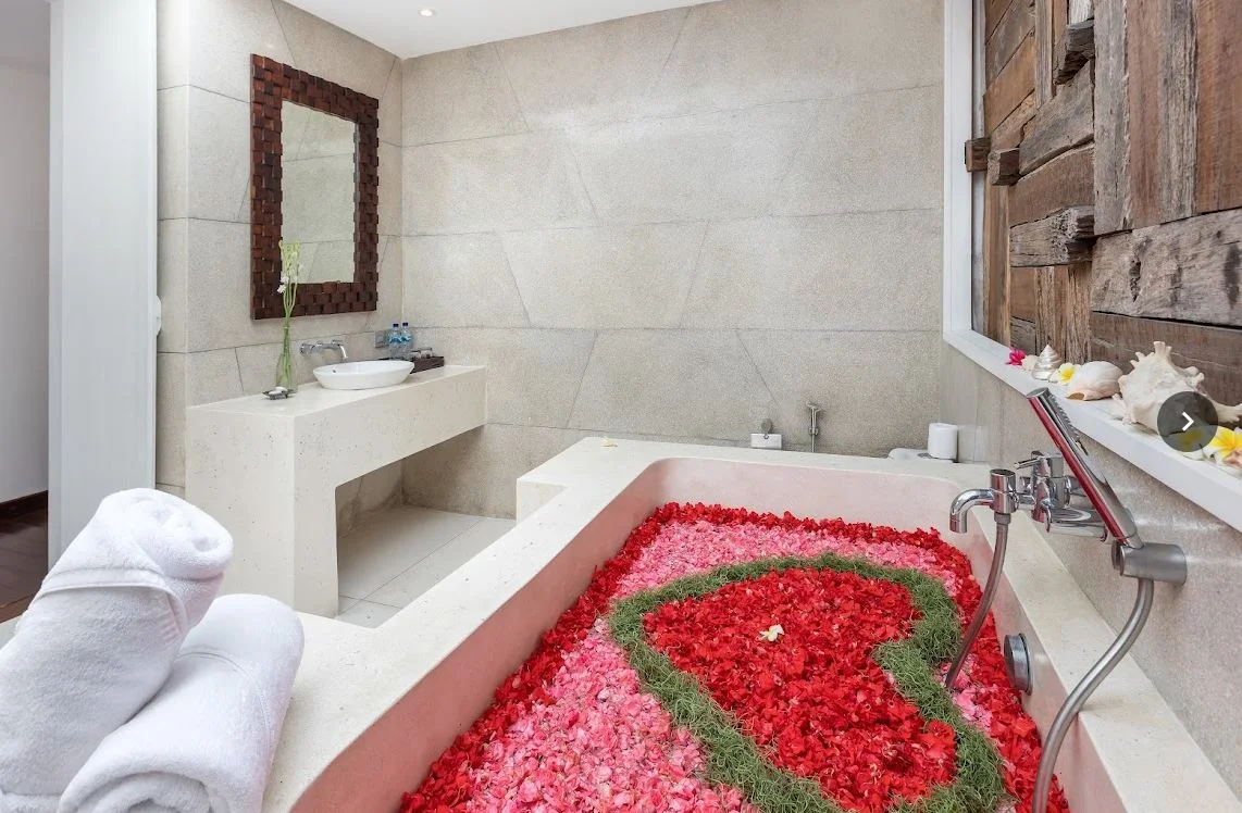 Romantic 1BR Beachfront Villa – Infinity Pool & Sunset Views Near Seminyak — image 9