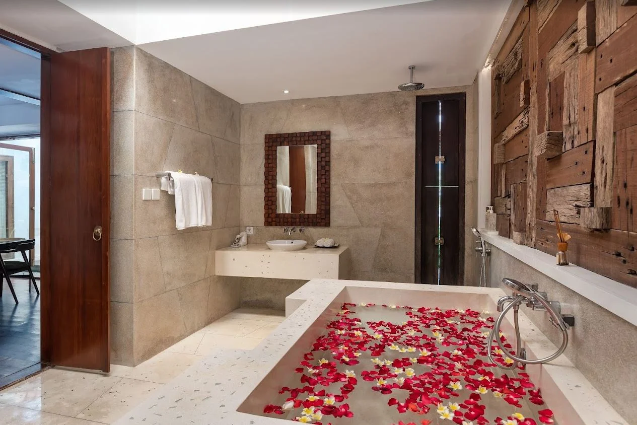 2BR Beachfront Villa with Private Pool – Batu Belig Bliss Near Seminyak & Canggu — image 18