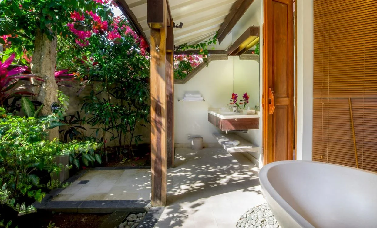 Stunning 3-Bedroom Tropical Villa with Lagoon Pool in Uluwatu — image 12