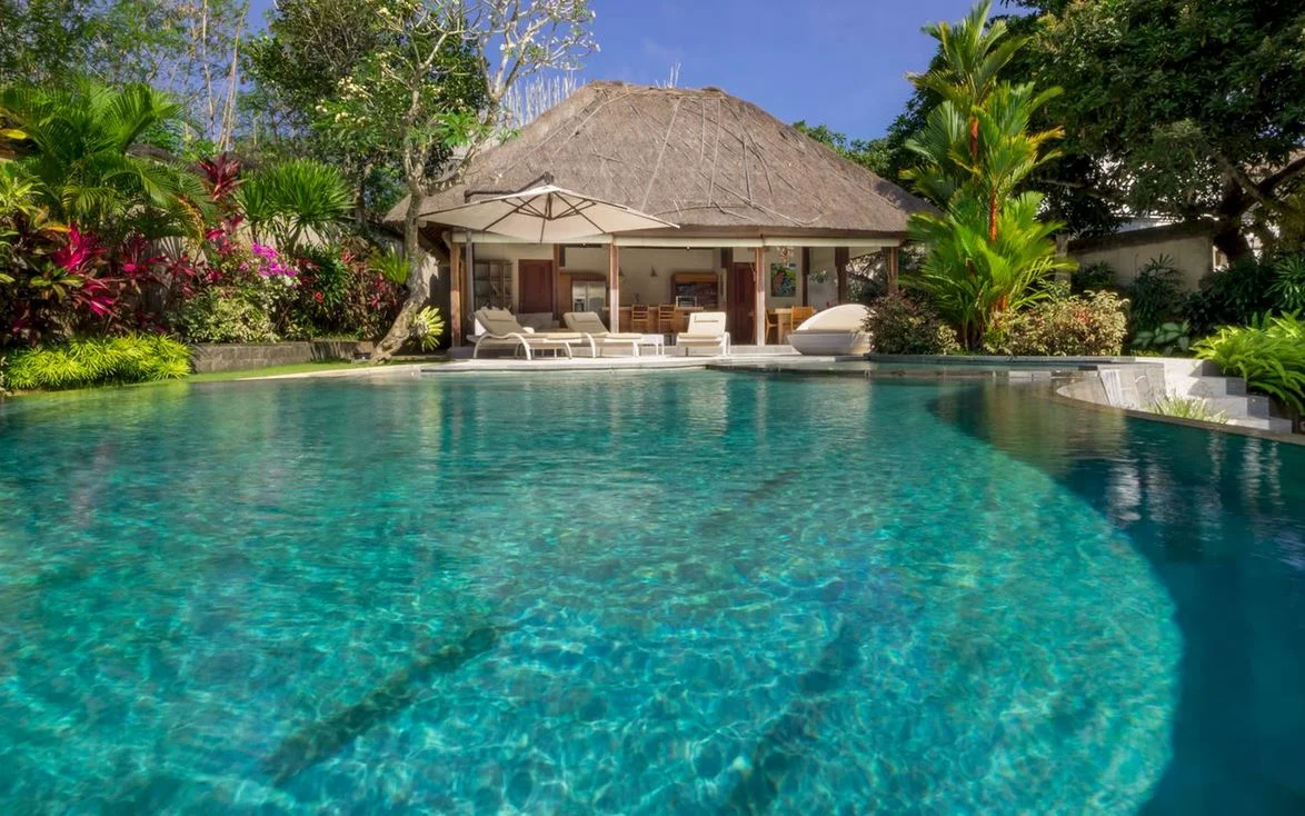 Stunning 3-Bedroom Tropical Villa with Lagoon Pool in Uluwatu — image 3