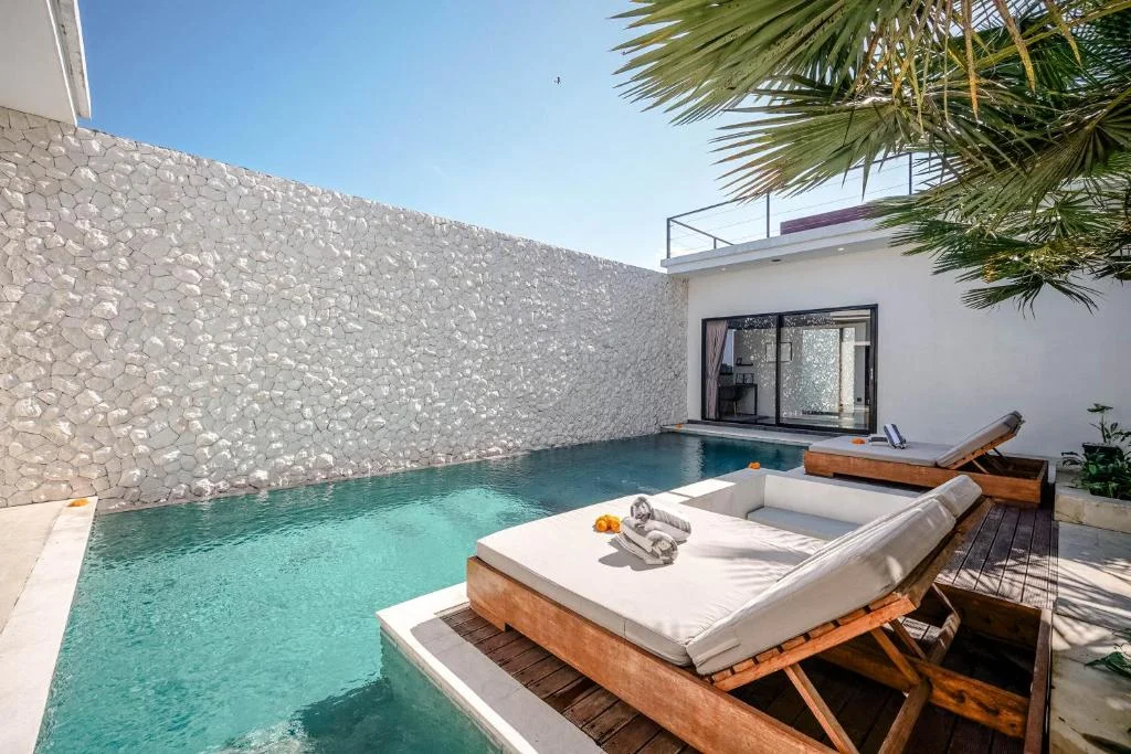 4BR Modern Luxury Villa in Canggu – A Symphony of Style, Comfort & Balinese Elegance — image 13