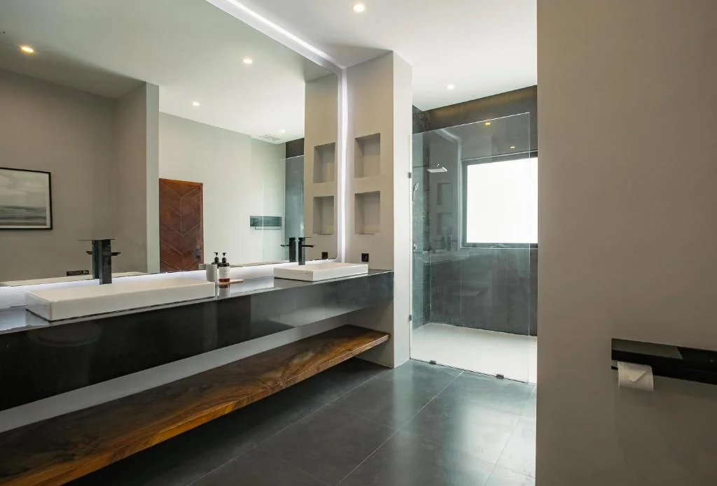 4BR Modern Luxury Villa in Canggu – A Symphony of Style, Comfort & Balinese Elegance — image 16