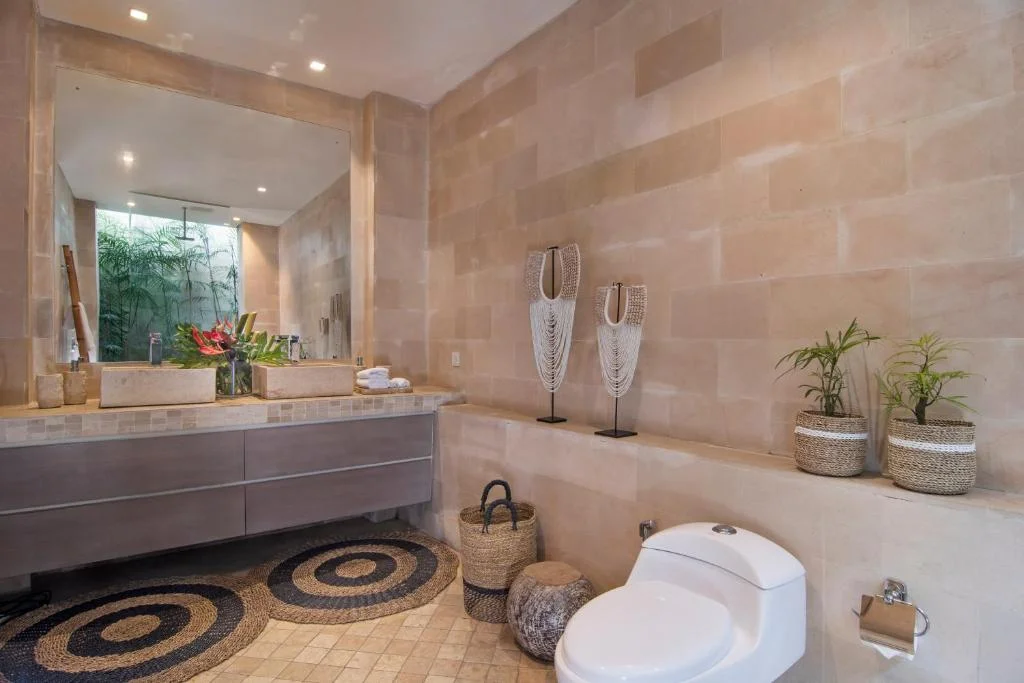 Chic 3BR Villa in Central Canggu – Walk to Berawa Beach & Finn’s Club — image 11