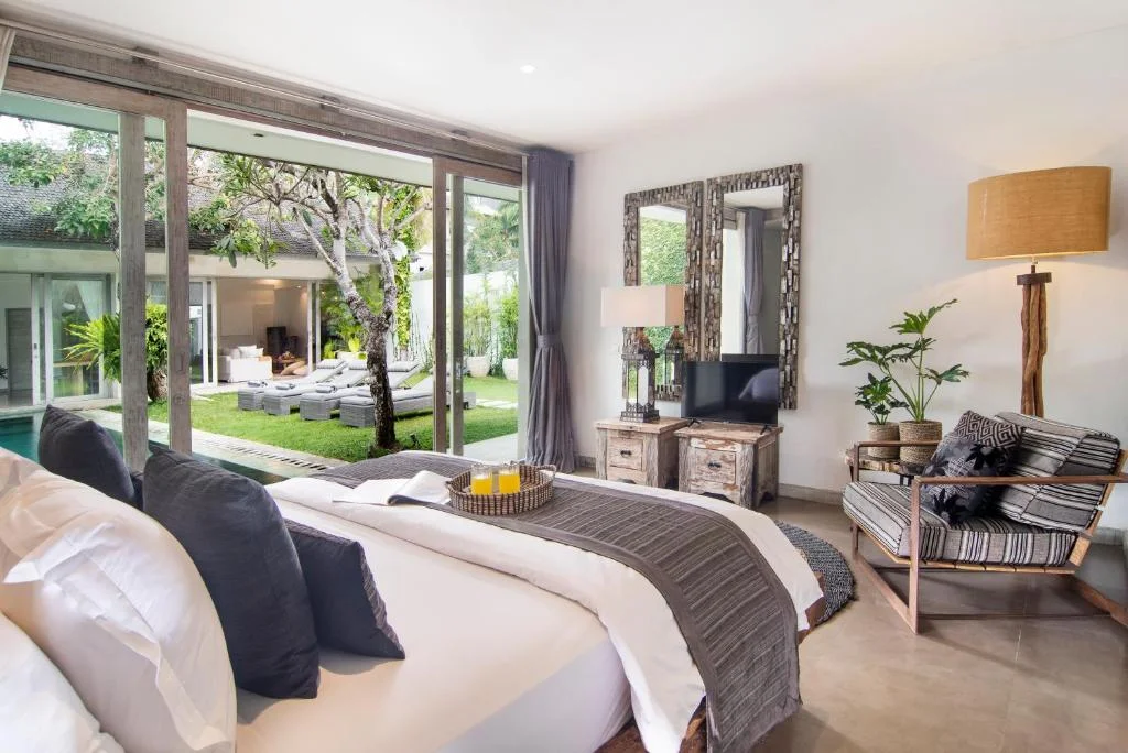 Chic 3BR Villa in Central Canggu – Walk to Berawa Beach & Finn’s Club — image 10