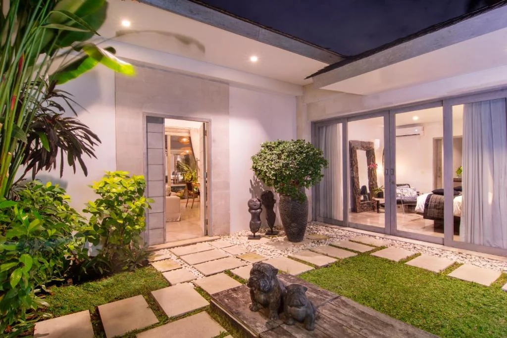 Chic 3BR Villa in Central Canggu – Walk to Berawa Beach & Finn’s Club — image 19