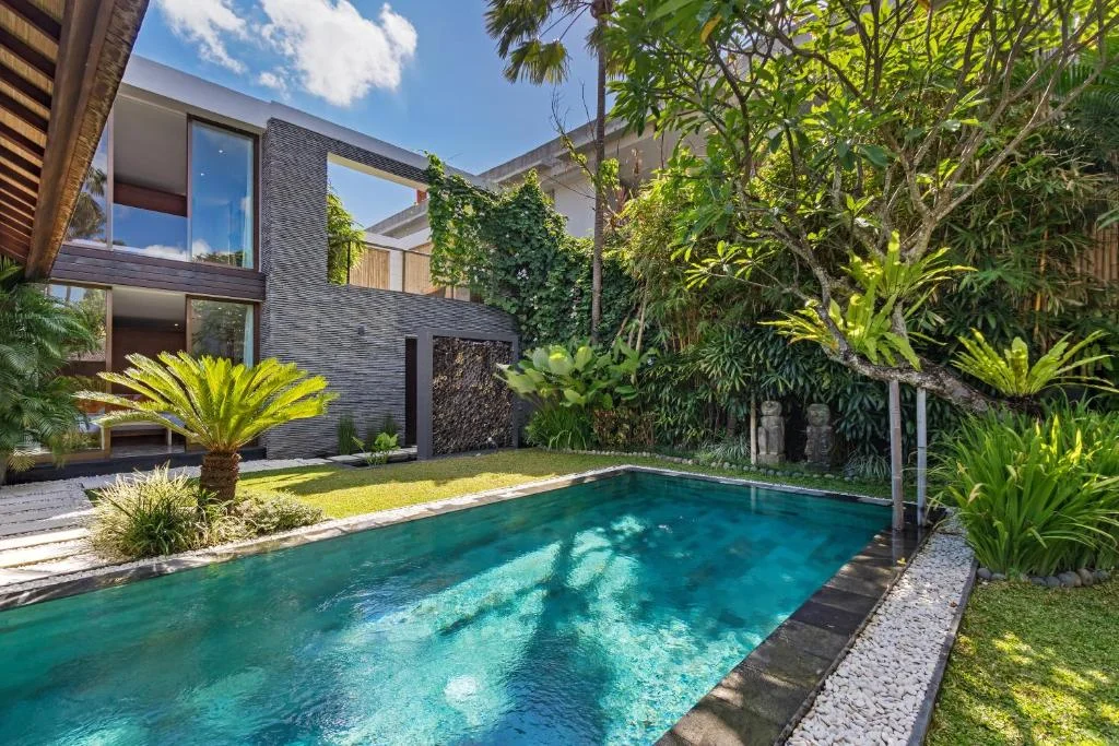 Stylish 3BR Villa with Pool in Trendy Petitenget, Seminyak — image 7