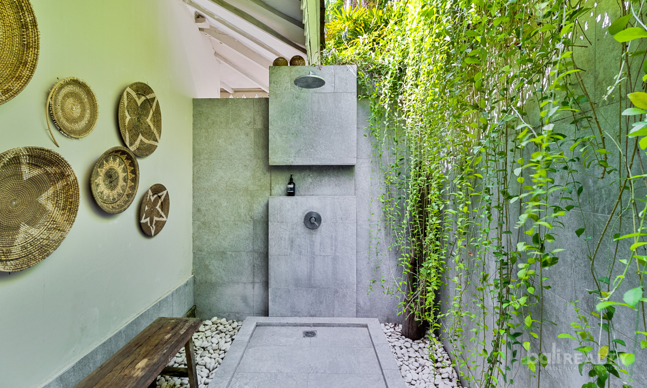 Spacious 3-Bedroom Leasehold Villa in Prime Batu Belig — image 8