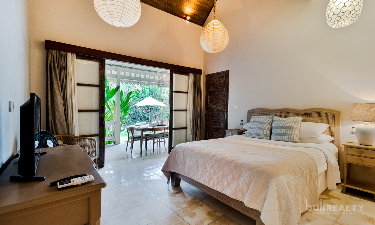Spacious 3-Bedroom Villa on 590sqm in Greater Seminyak – Prime Batu Belig — image 2