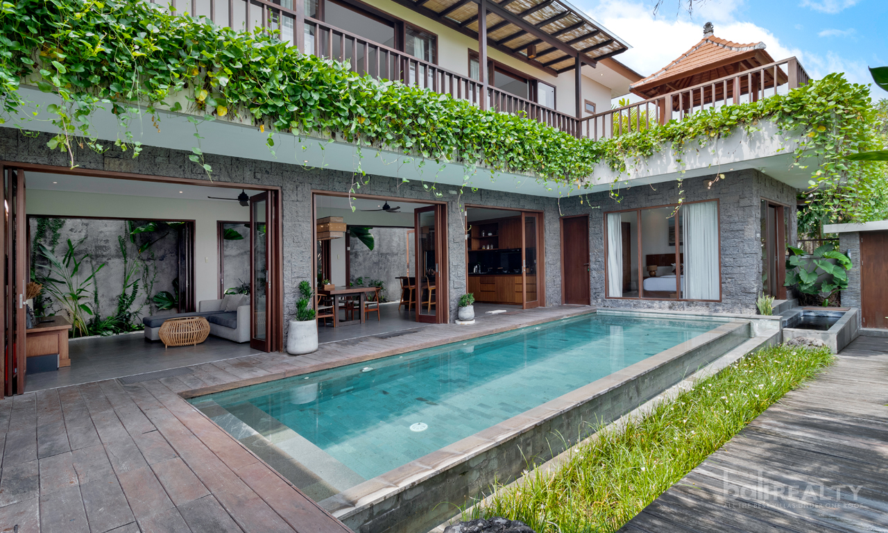 Freehold 5 Bedroom Villa With Two Adjoining Units in Prime Batu Bolong – Canggu!