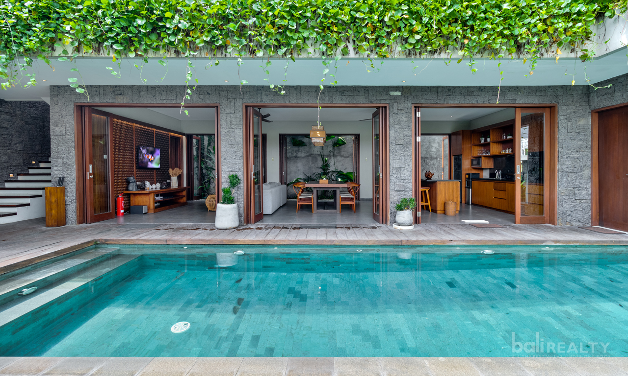 Freehold 5 Bedroom Villa With Two Adjoining Units in Prime Batu Bolong – Canggu! — image 1