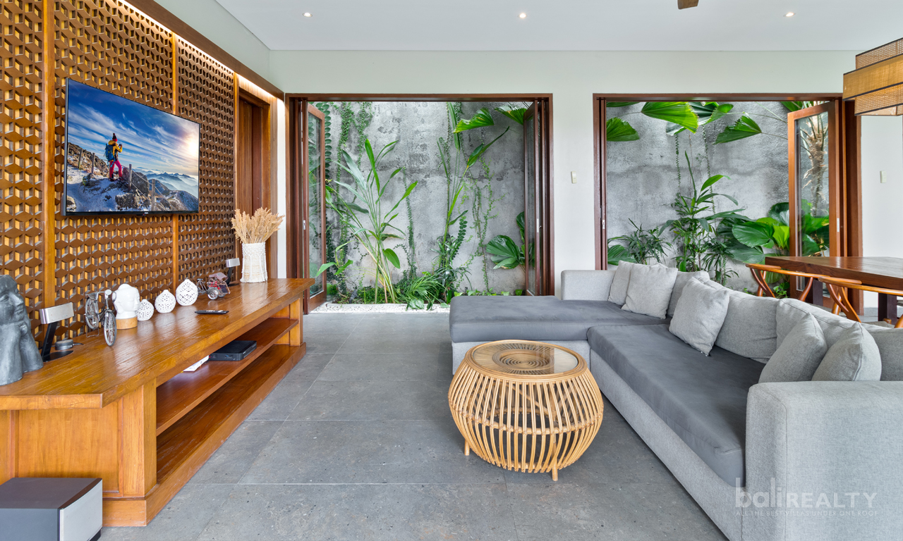 Freehold 5 Bedroom Villa With Two Adjoining Units in Prime Batu Bolong – Canggu! — image 4
