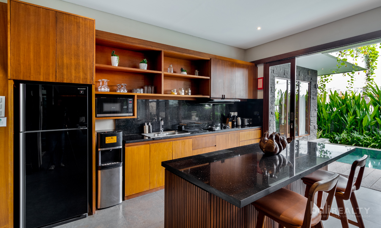 Freehold 5 Bedroom Villa With Two Adjoining Units in Prime Batu Bolong – Canggu! — image 6