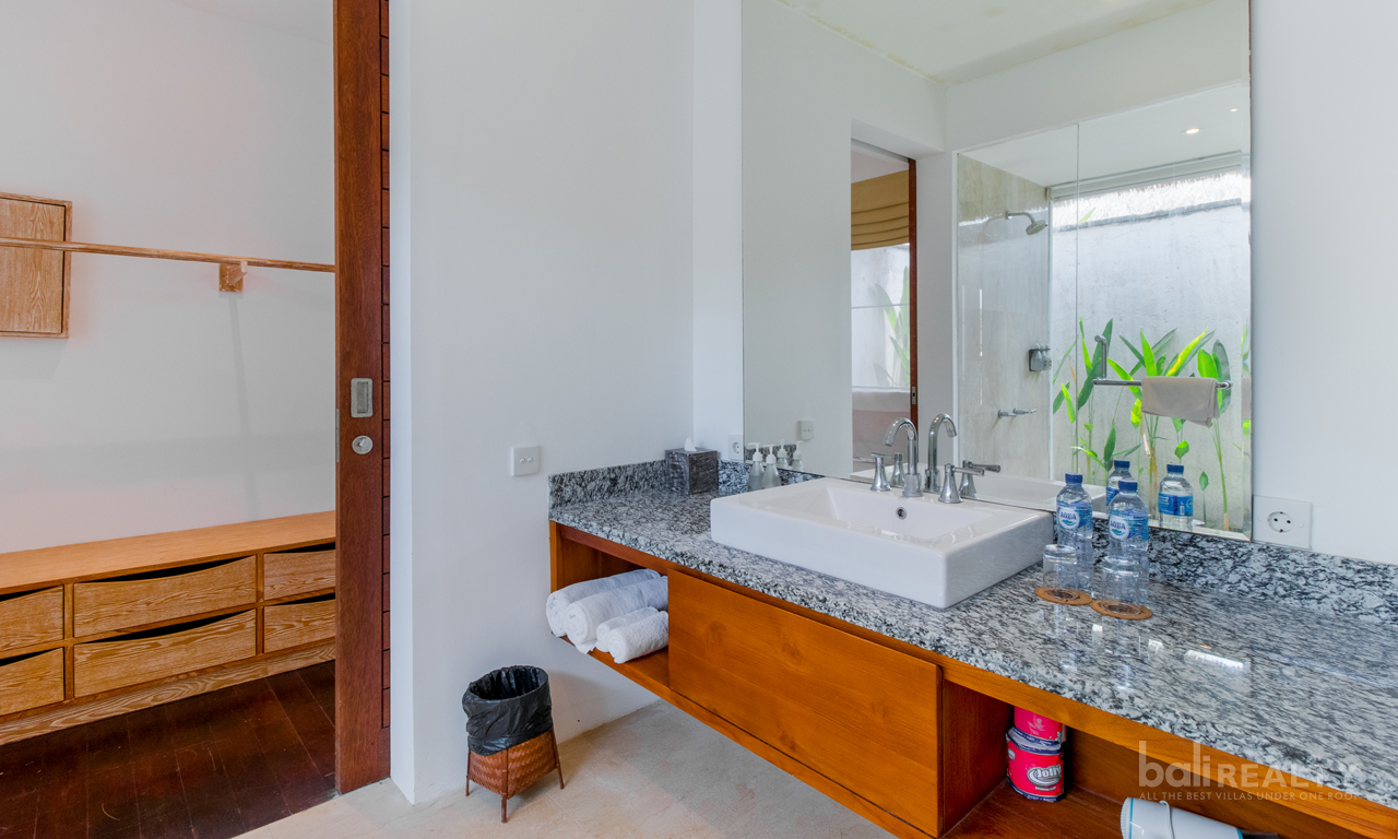 Brand New Iconic Freehold Beachfront Villa Complex — image 10