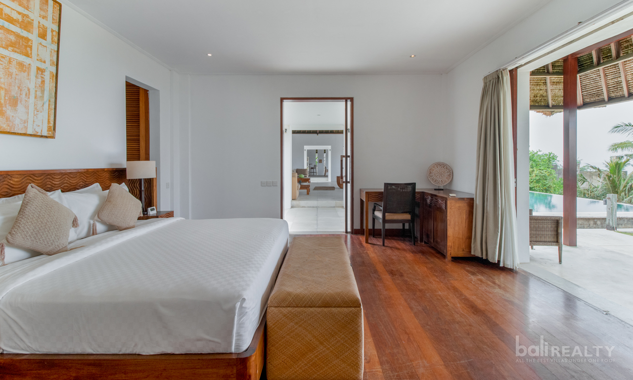 Brand New Iconic Freehold Beachfront Villa Complex — image 6