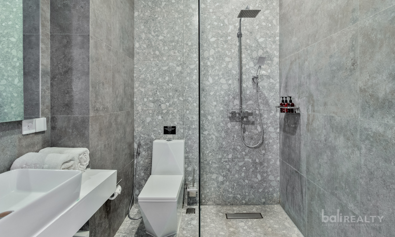 Smart Investment: Fully Furnished Two-Bedroom Villa with Contemporary Design, Just Steps from Berawa Beach — image 9