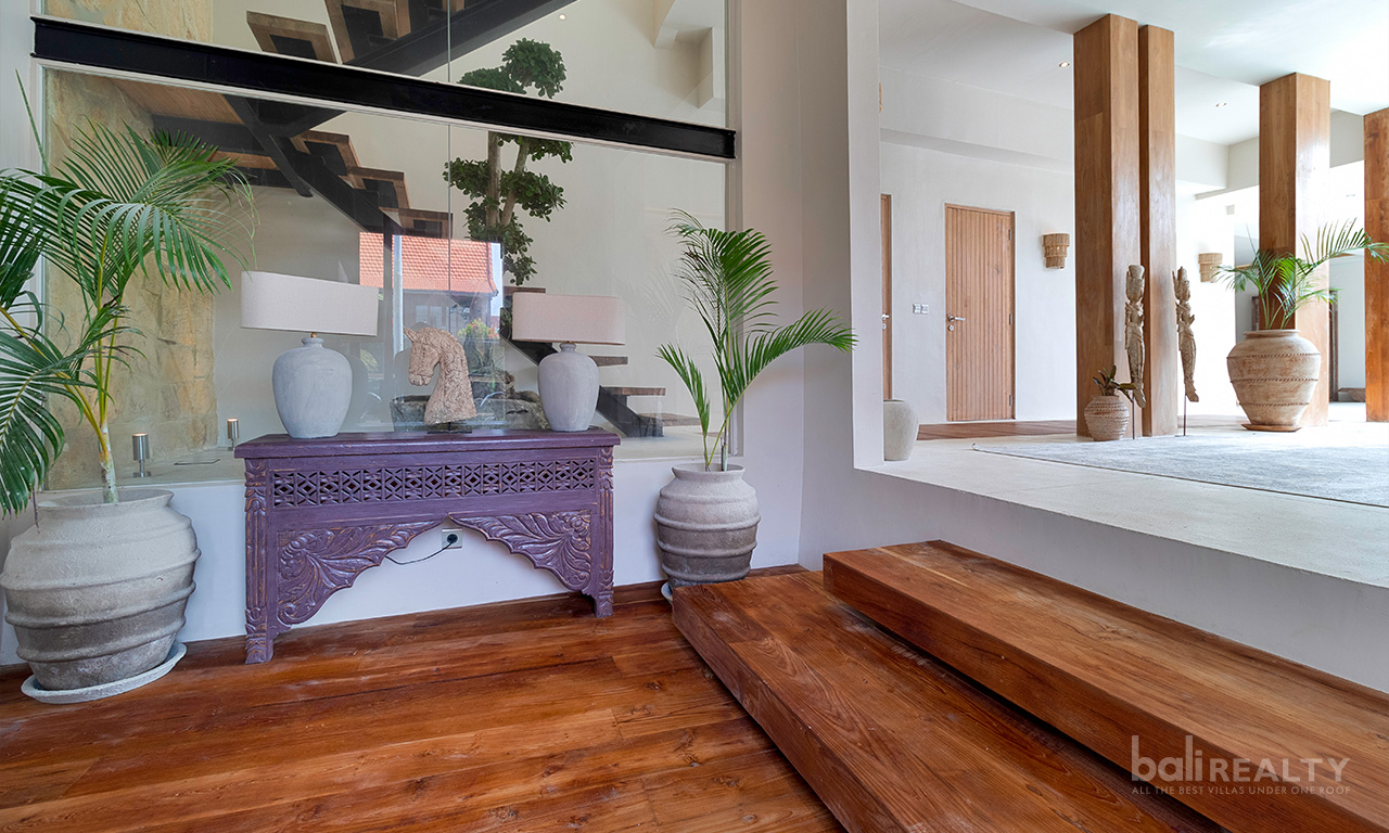 Brand New Modern Three-Bedroom Villa with Long Lease in Berawa’s Prime Locale — image 3