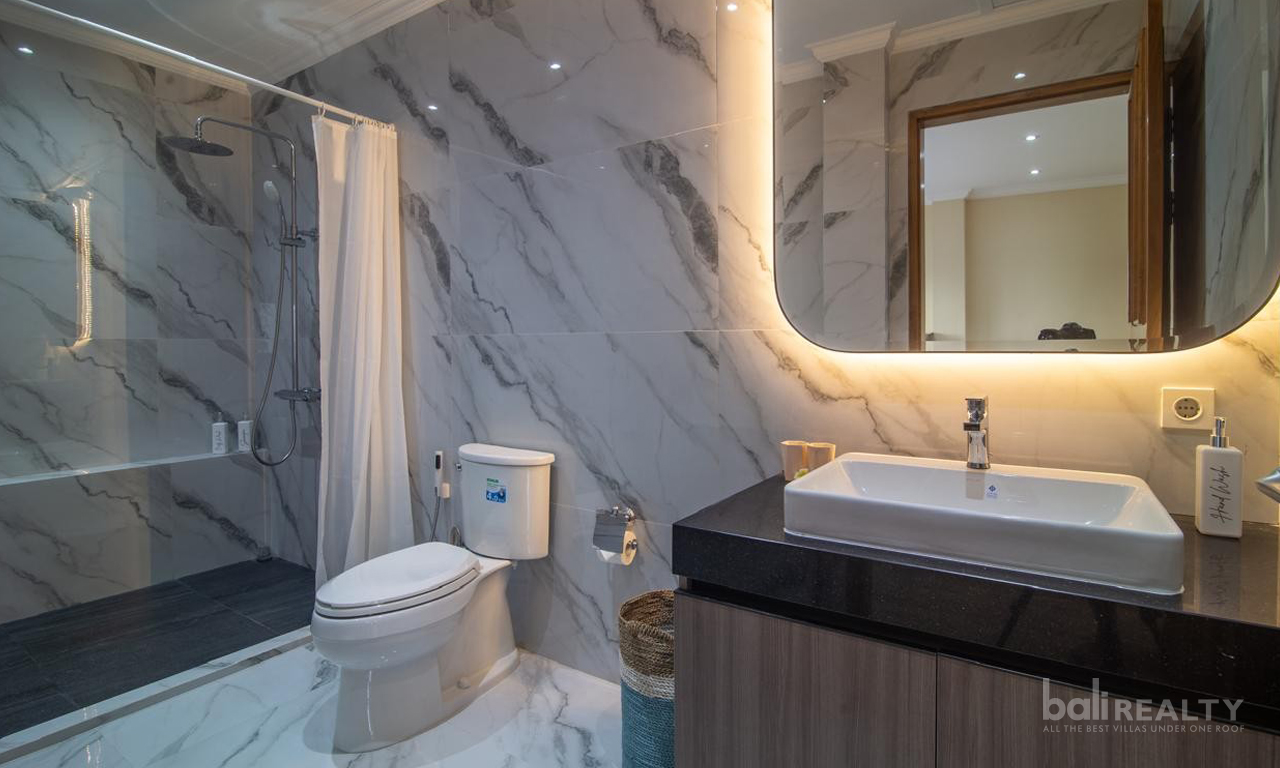 Comfortable and Inviting Freehold Villa with 3 Bedrooms – Prime Berawa Location — image 11