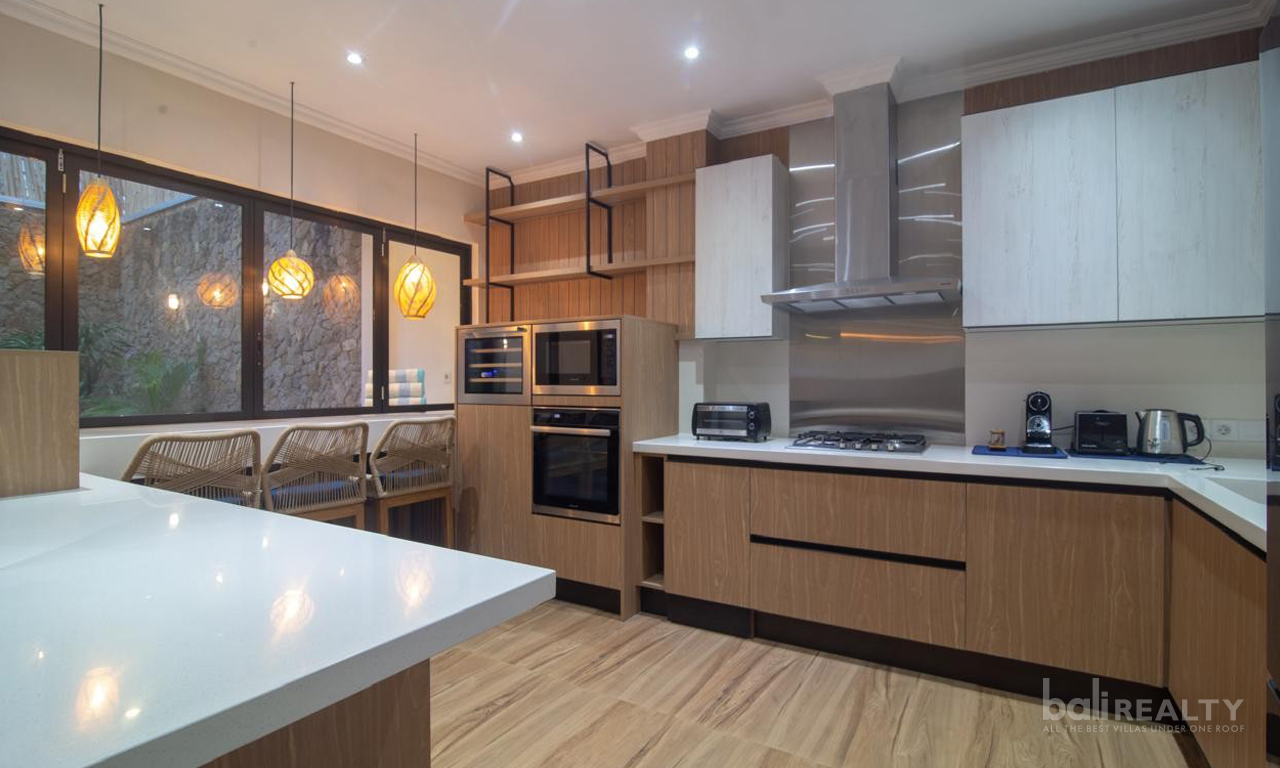 Comfortable and Inviting Freehold Villa with 3 Bedrooms – Prime Berawa Location — image 4