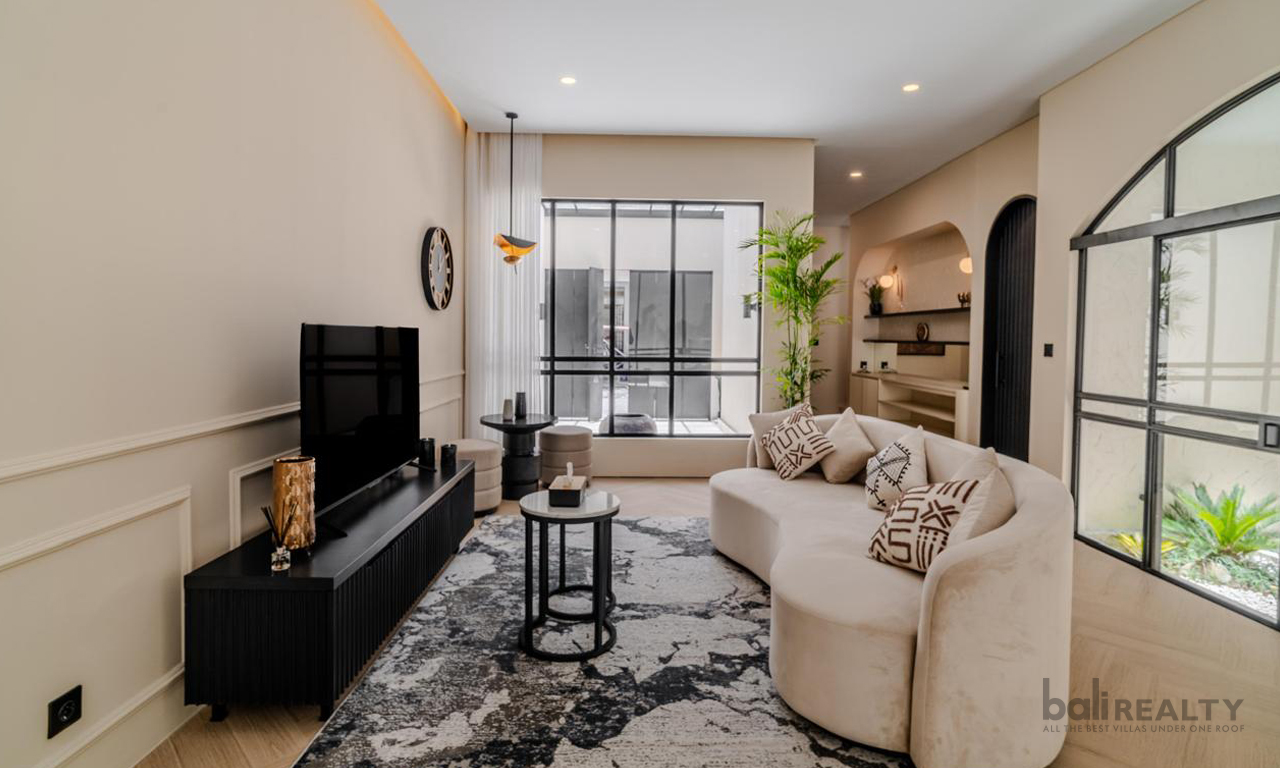 Stylish Two-Bedroom Villa with Long Lease in Berawa’s Prime Locale