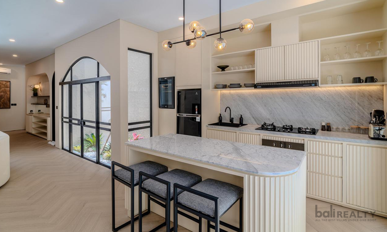 Stylish Two-Bedroom Villa with Long Lease in Berawa’s Prime Locale — image 1