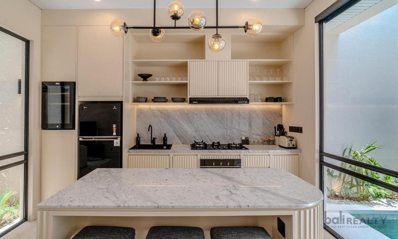 Stylish Two-Bedroom Villa with Long Lease in Berawa’s Prime Locale — image 3