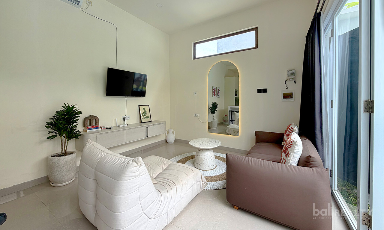 Cozy Two-Bedroom Villa for Yearly Rental in Prime Berawa Location — image 4