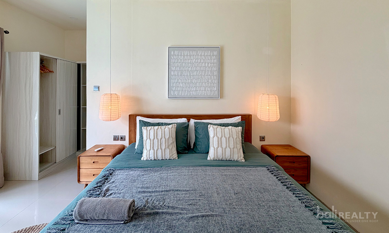 Cozy Two-Bedroom Villa for Yearly Rental in Prime Berawa Location — image 8