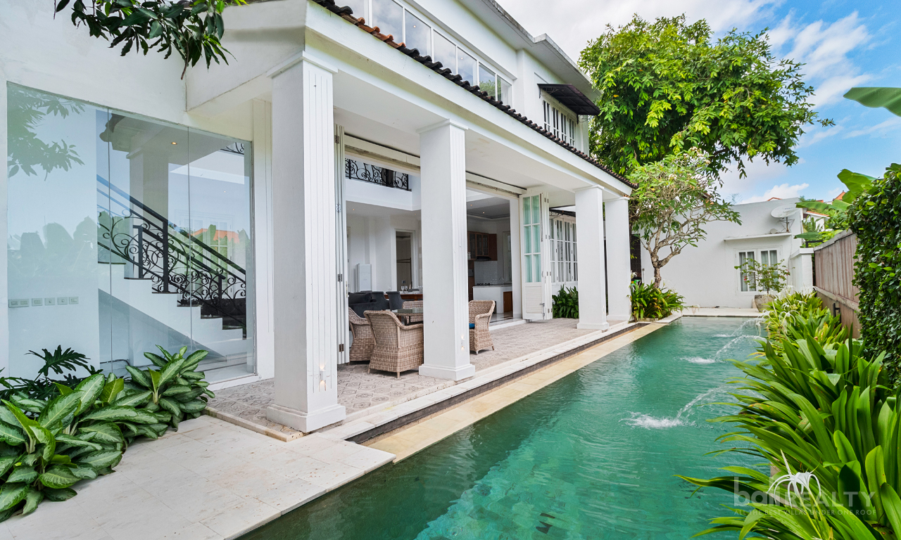 Available for Yearly Rental: Four-Bedroom Family Villa in Berawa, Short Drive to the Beach