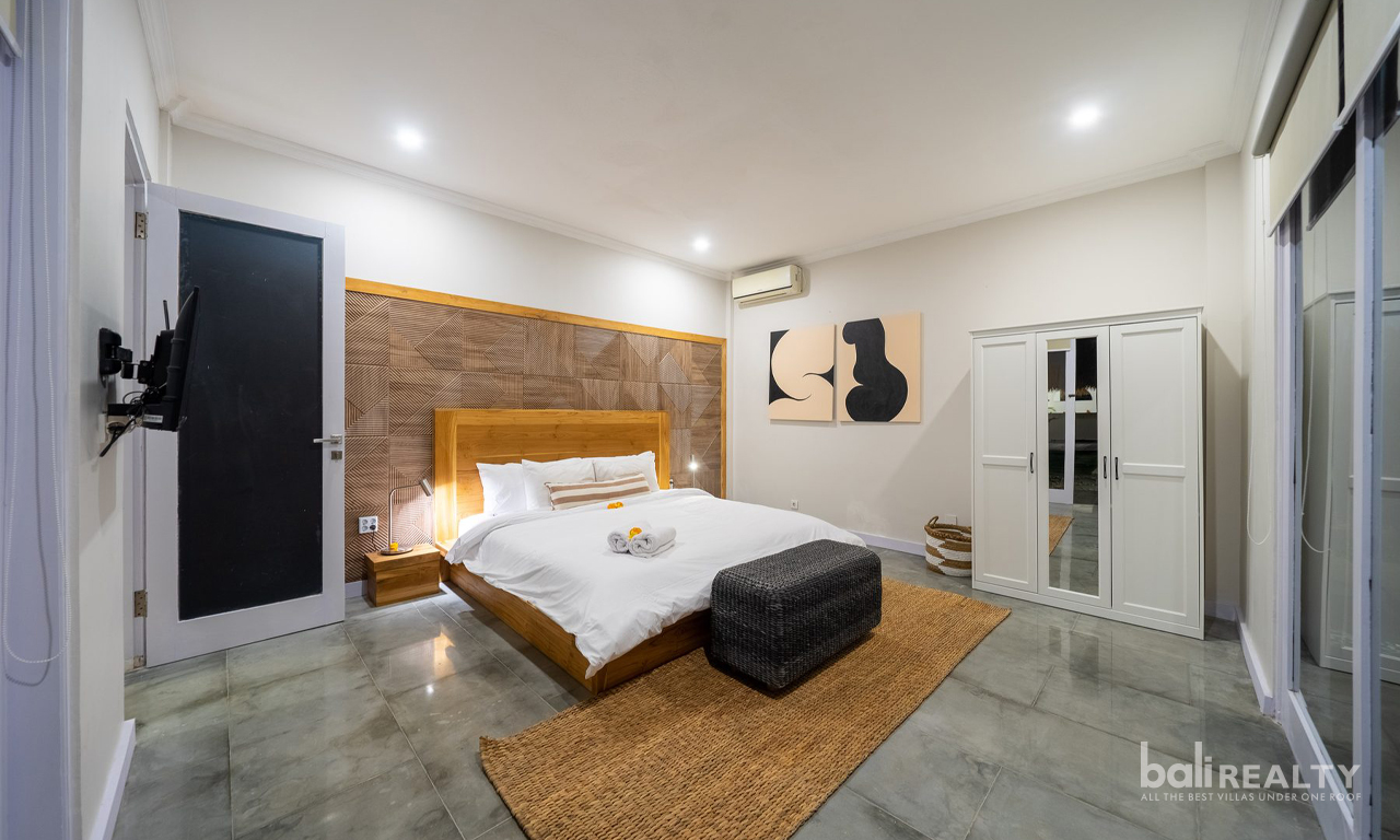 Spacious & Elegant 4-Bedroom Villa for Yearly Rent in Prime Berawa, Canggu – 3013 — image 11