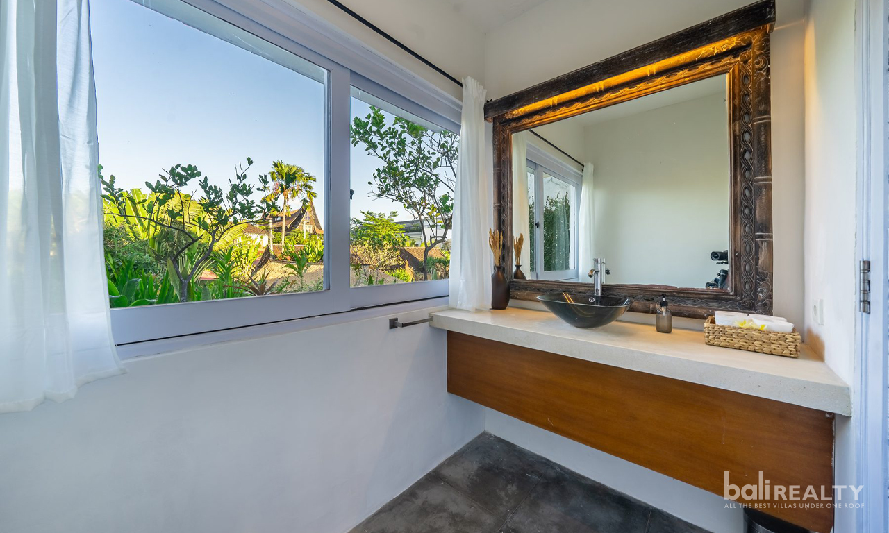 Spacious & Elegant 4-Bedroom Villa for Yearly Rent in Prime Berawa, Canggu – 3013 — image 14