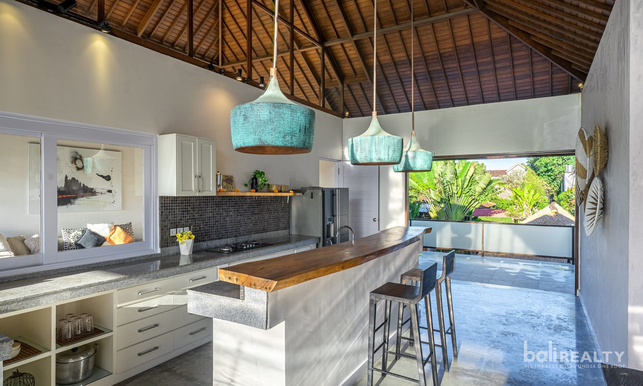 Spacious & Elegant 4-Bedroom Villa for Yearly Rent in Prime Berawa, Canggu – 3013 — image 8