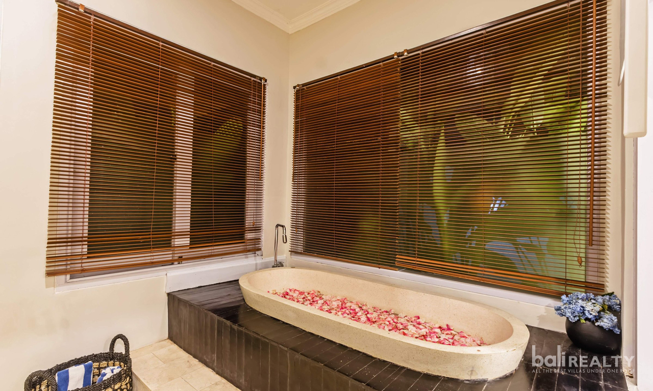Spacious Four-Bedroom Villa in Prime Berawa – 3014 — image 14