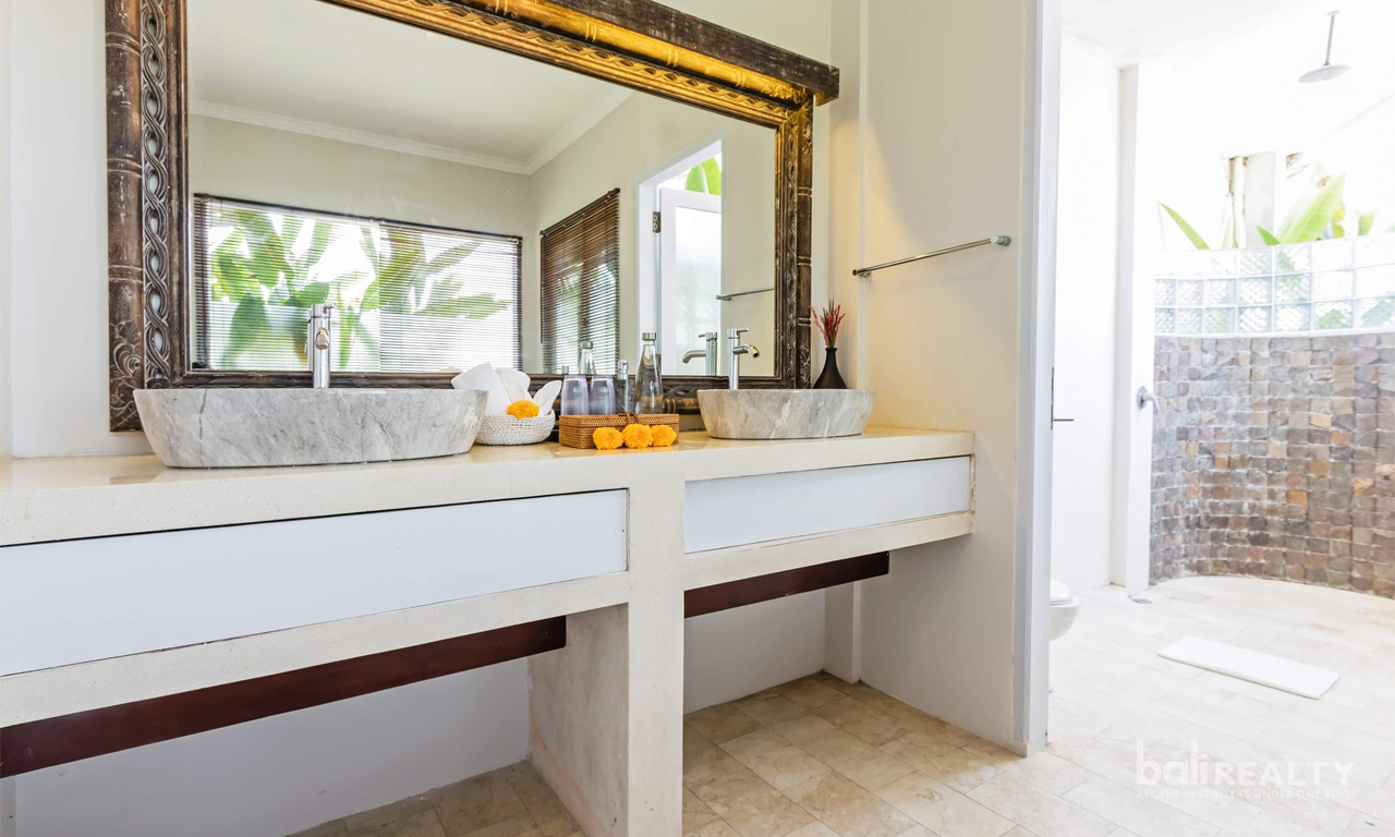 Spacious Four-Bedroom Villa in Prime Berawa – 3014 — image 15